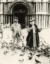 Claude Monet (1840-1926) og hans kone Alice (1844-1911), Markusplassen, Venezia, oktober 1908